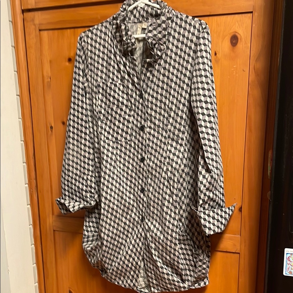 Comfy USA Black and White Button Down Shirt with Cuffed Sleeves